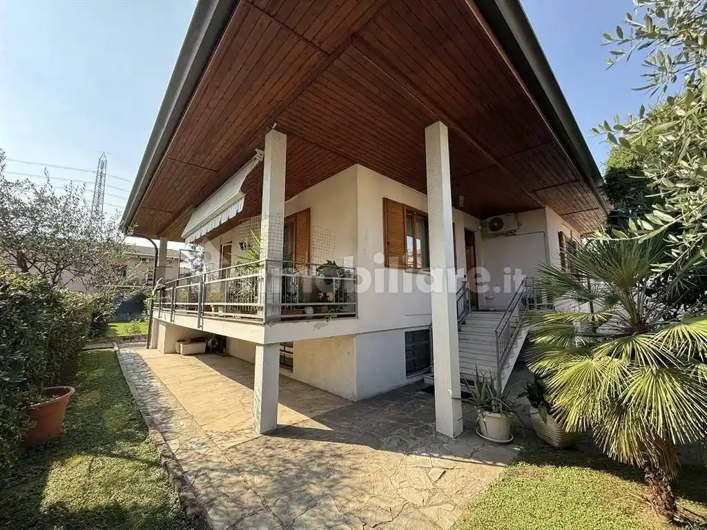 Villa in vendita a Varedo