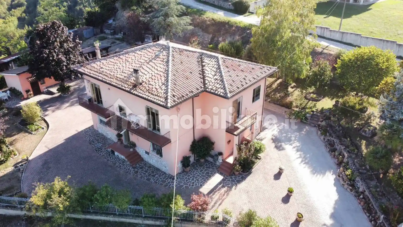 Casa indipendente in vendita a Sarnano