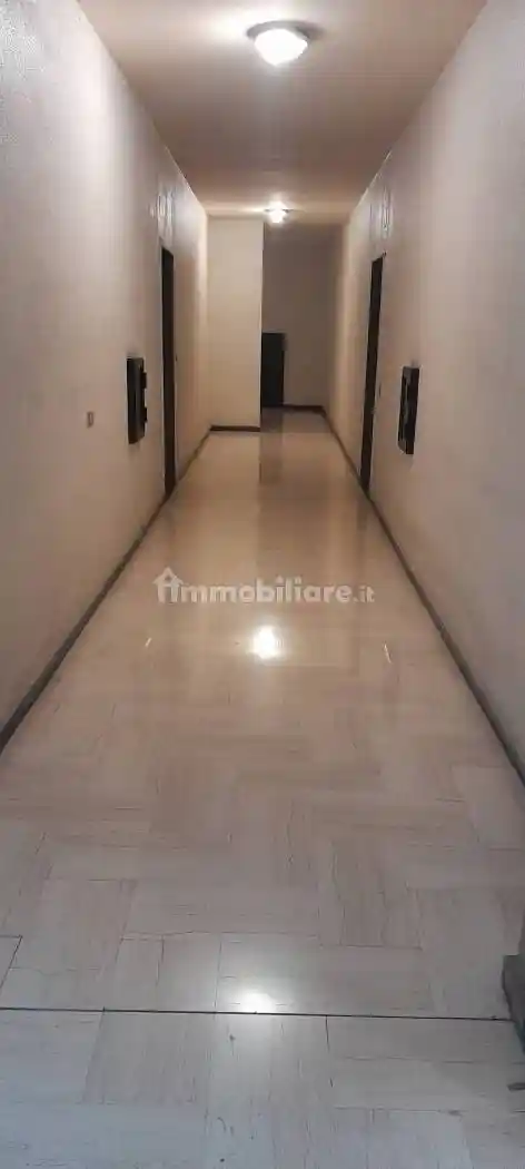 Palazzo - Edificio in Affitto - foto 2