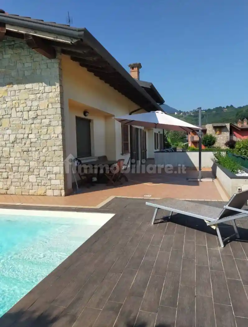 Villa in vendita a Albano Sant'Alessandro