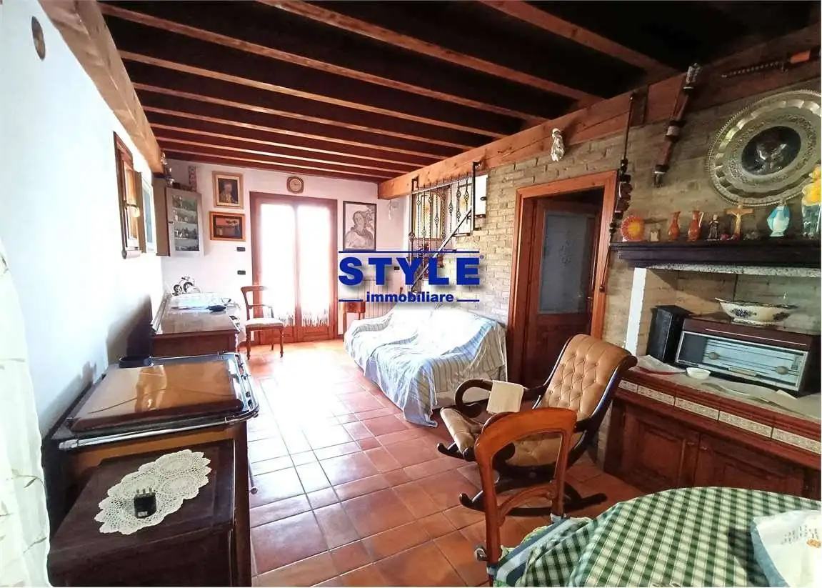 Rustico - Casale in vendita a Campagna Lupia