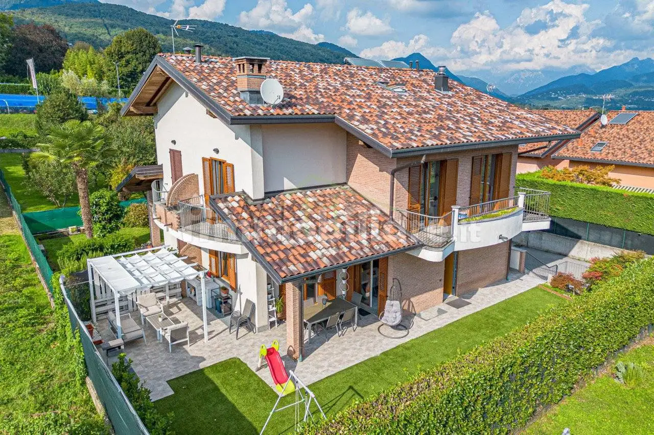 Villa in vendita a Albavilla