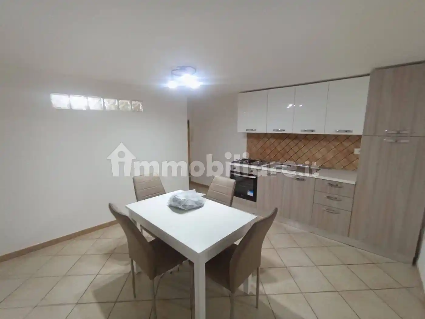 Bilocale Vico Santa Maria degli Angeli alle Croci 22, San Carlo All'Arena, Napoli - foto 5