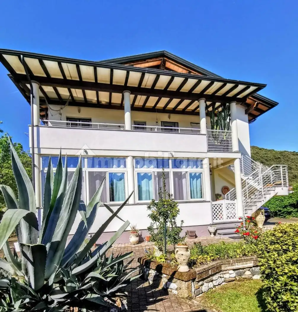 Villa in vendita a Montignoso