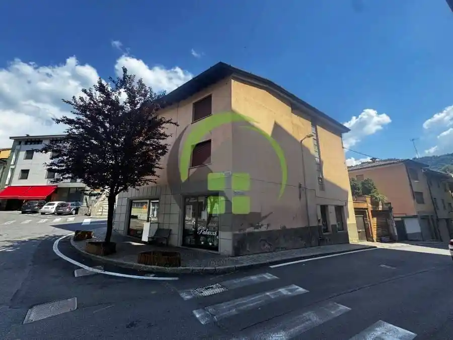Palazzo - Edificio in vendita a Leffe