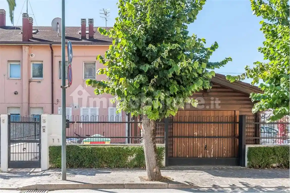 Appartamento via Giardini del Rio, 3, Centro, Castel di Sangro - foto 2