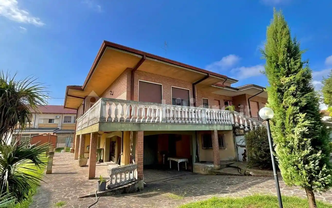 Villa in vendita a Quistello