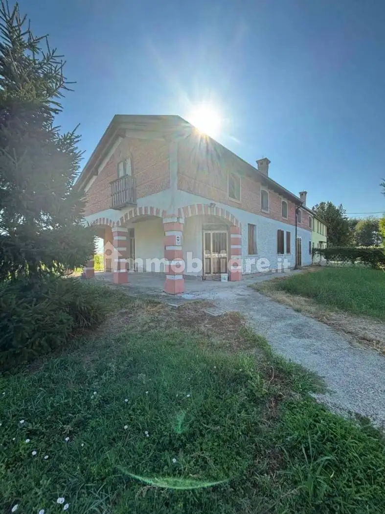 Villa in vendita a Bagnolo di Po