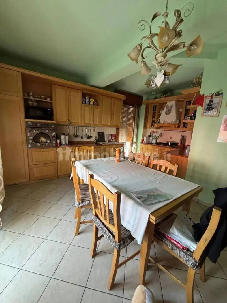 Villa unifamiliare, buono stato, 130 m², Centro, Canda - foto 2