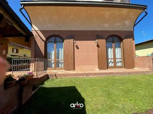 Villa in vendita a Tavazzano con Villavesco