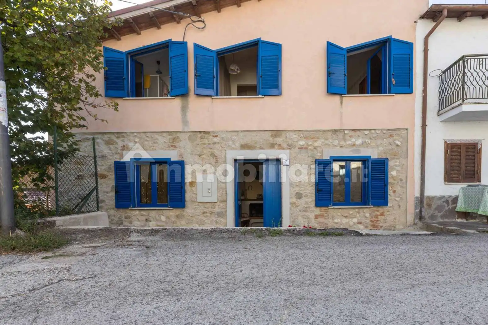 Casa indipendente in vendita a Fiamignano
