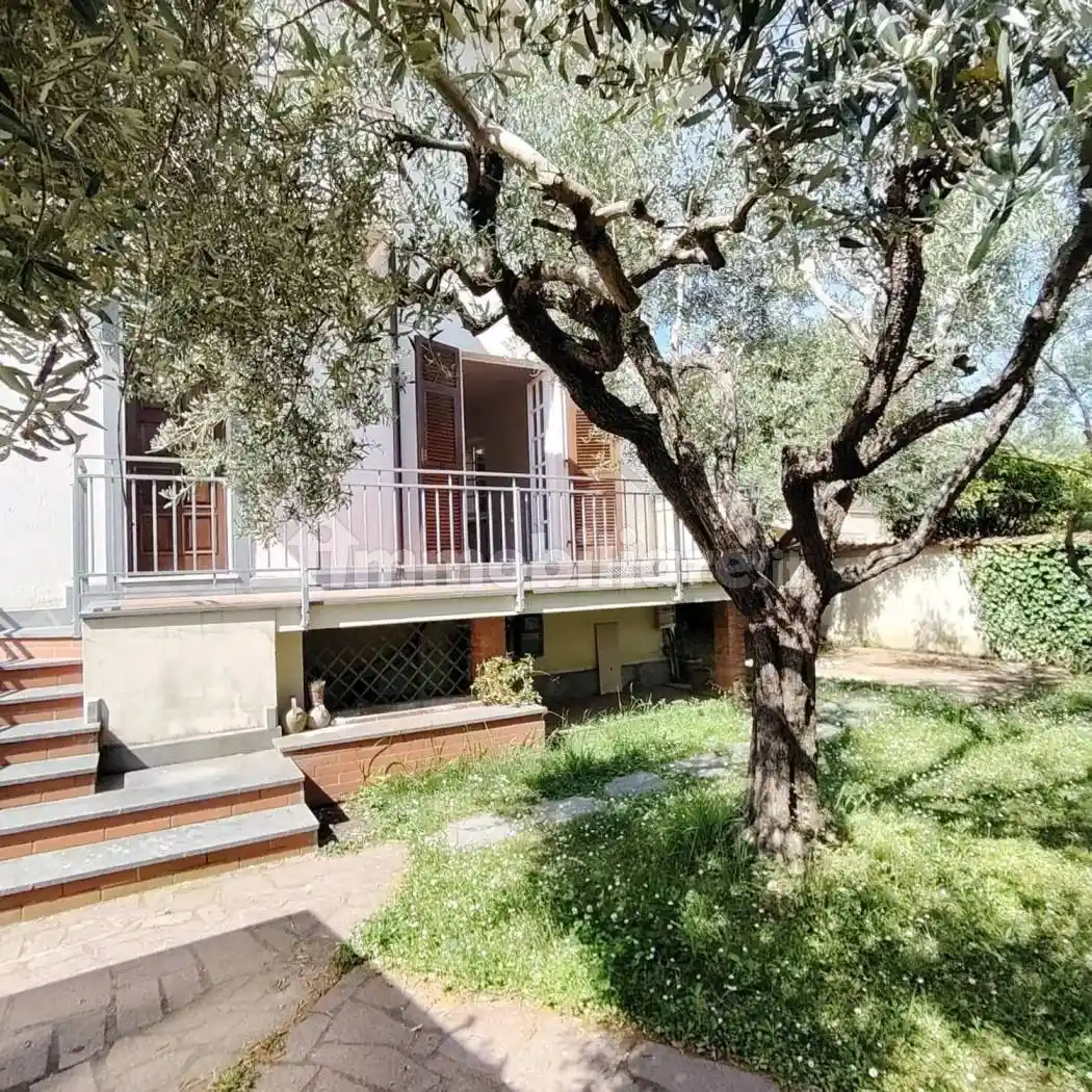 Villa in vendita a Carrara