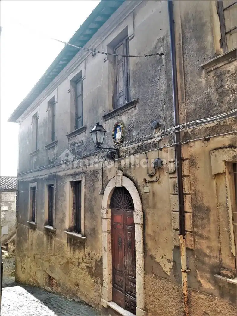 Palazzo - Edificio in vendita a Monteleone Sabino