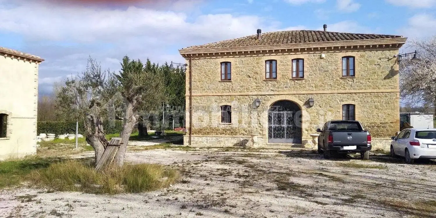 Rustico - Casale in vendita a Perugia