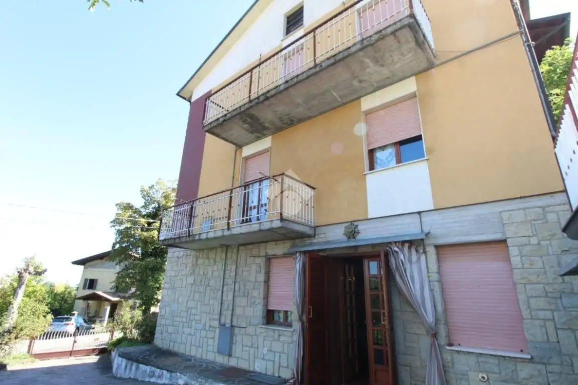 Terratetto plurifamiliare via quattro novembre 10, Centro, Carpineti - foto 2