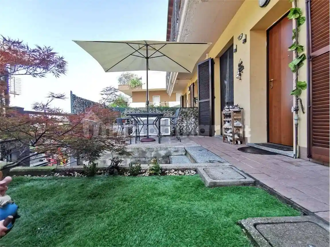 Appartamento in vendita a Lipomo