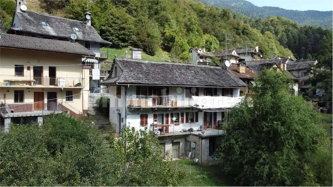 Casa indipendente in vendita a Varzo