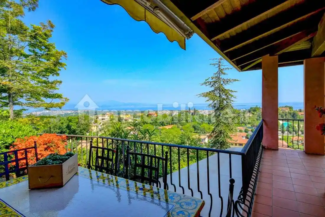 Villa in vendita a Soiano del Lago