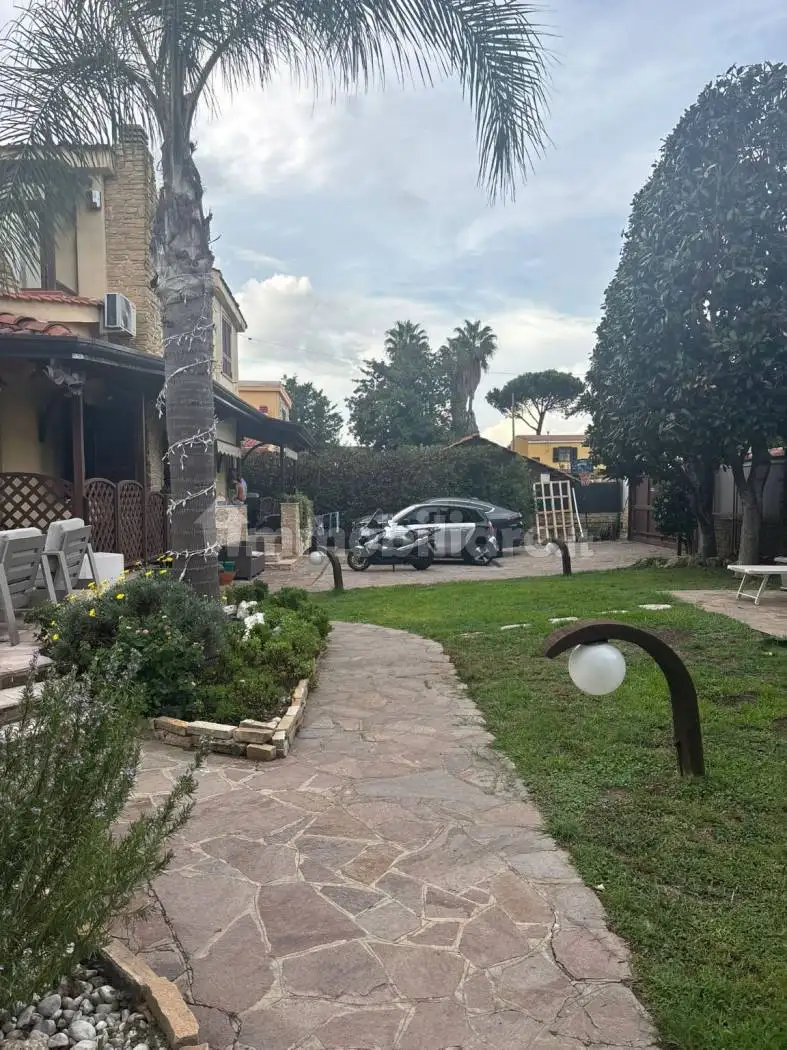Villa in vendita a Giugliano in Campania