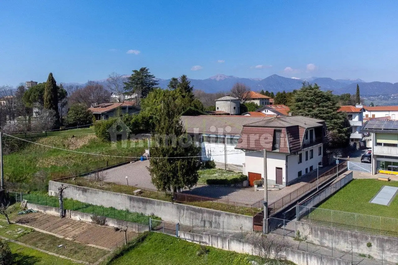 Palazzo - Edificio in vendita a Rogeno