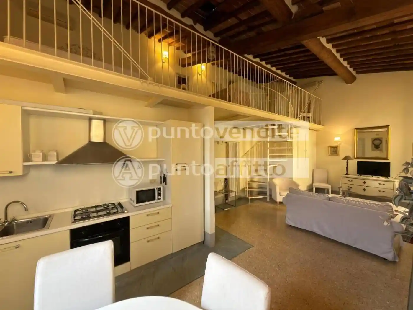 Bilocale piazza San Martino,  55100, Piazza Anfiteatro - Torre Guinigi, Lucca - foto 3