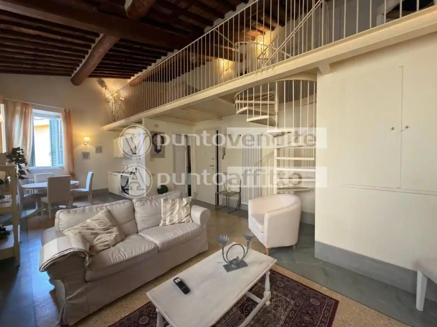 Bilocale piazza San Martino,  55100, Piazza Anfiteatro - Torre Guinigi, Lucca - foto 5