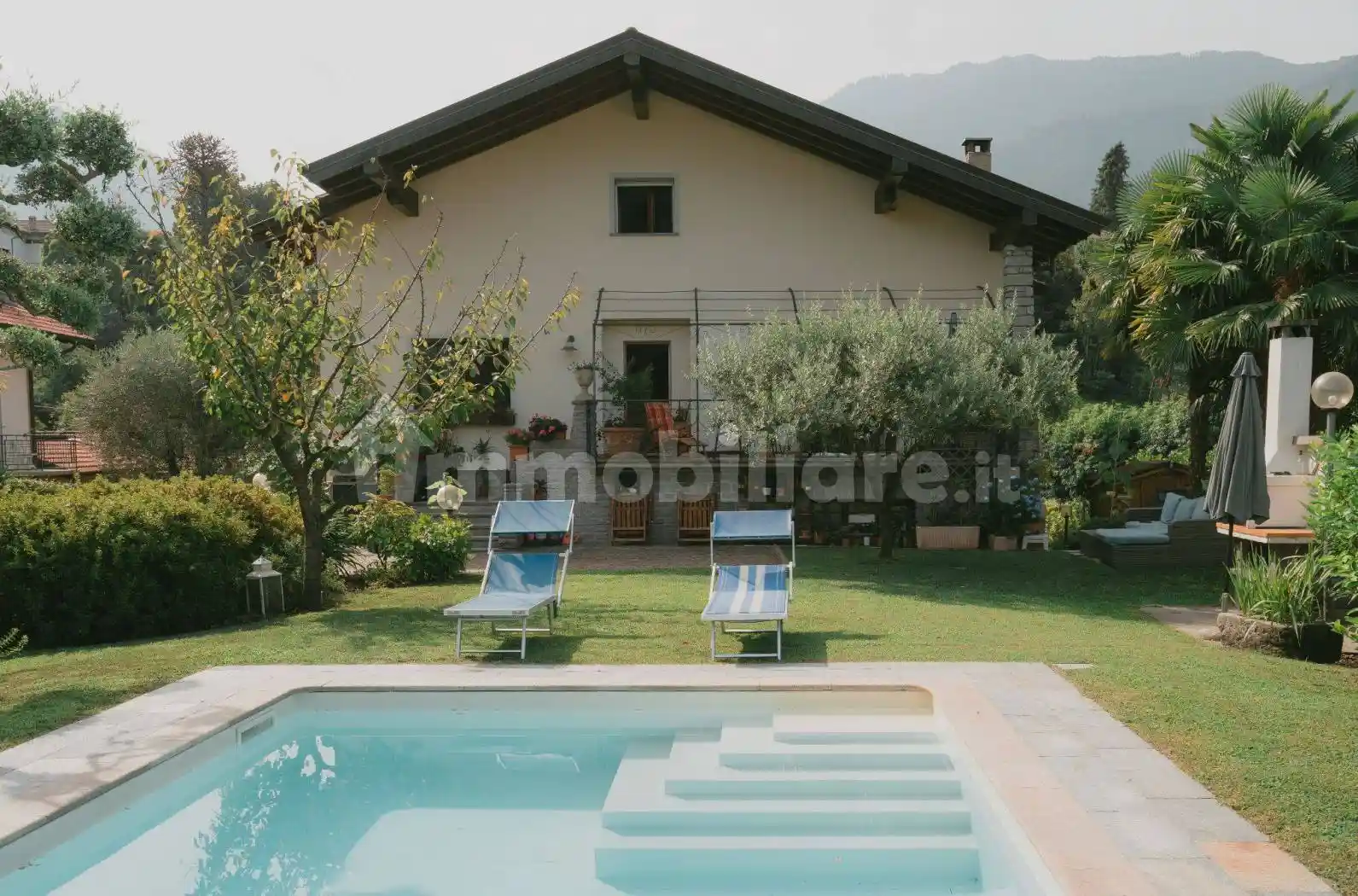 Villa in vendita a Castelveccana