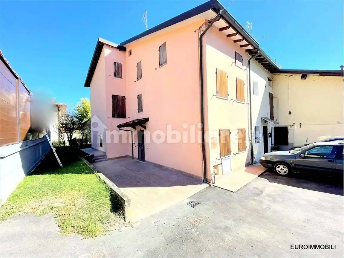 Casa indipendente in vendita a Traversetolo