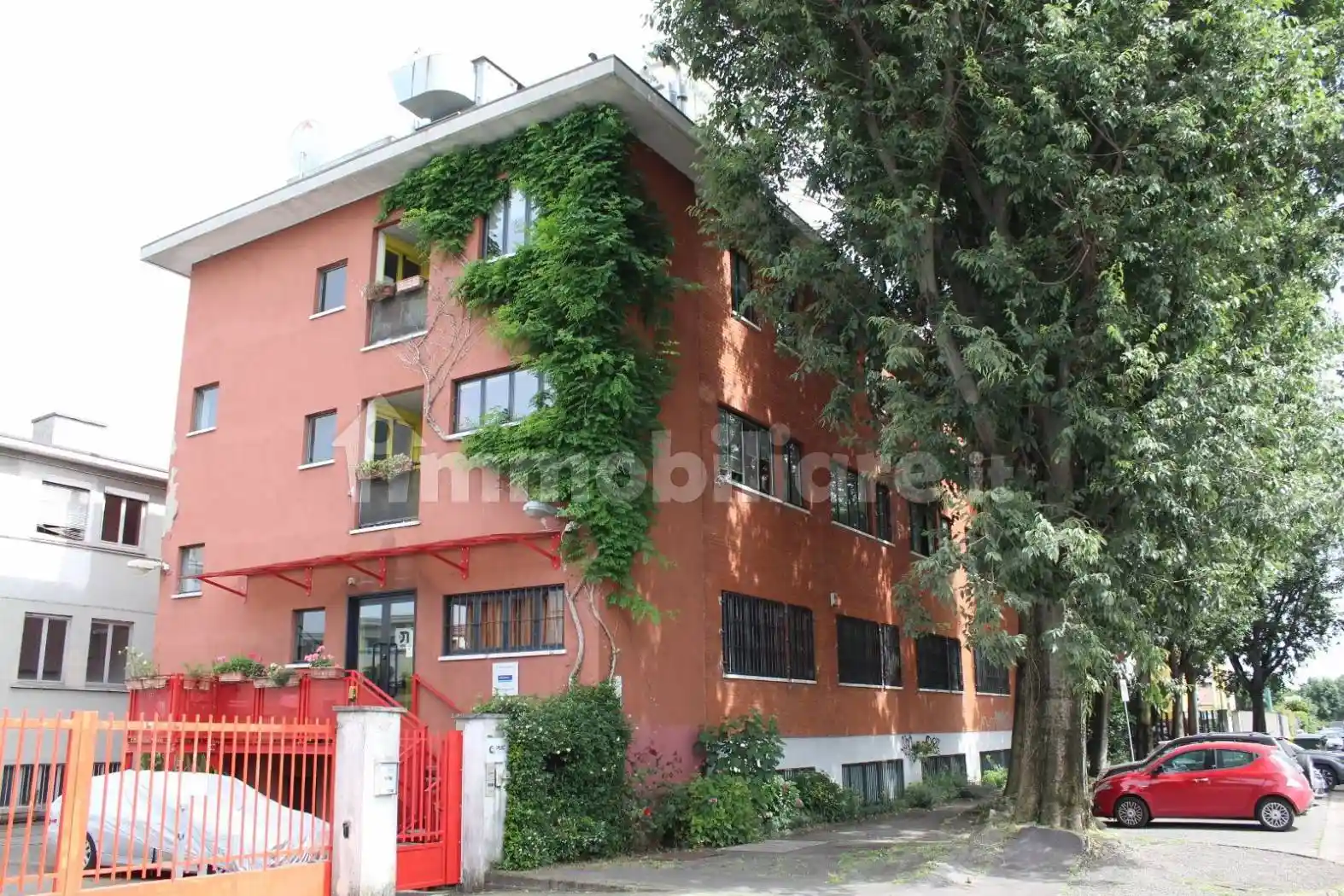 Palazzo - Edificio in vendita a Cologno Monzese