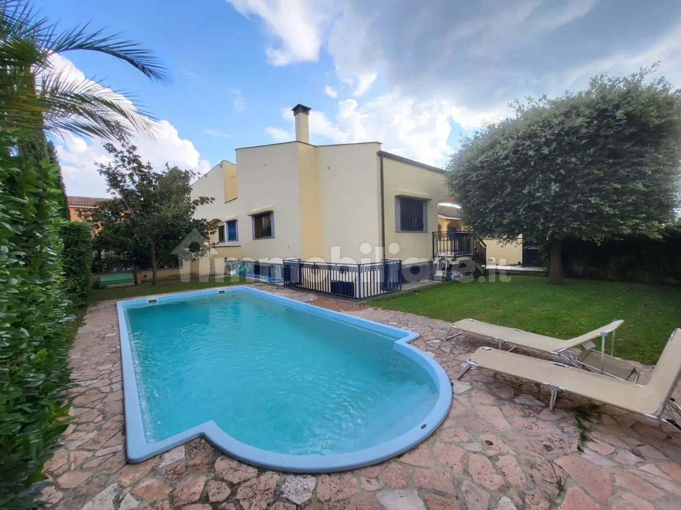 Villa bifamiliare in vendita a Roma