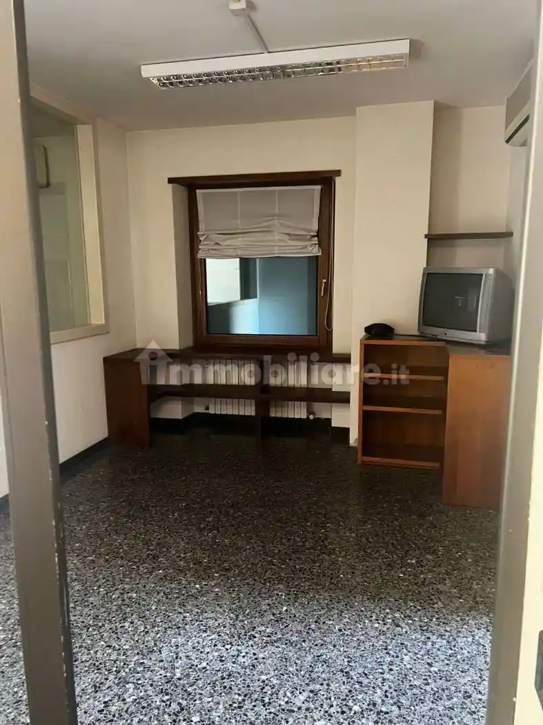 Palazzo - Edificio in Affitto - foto 3