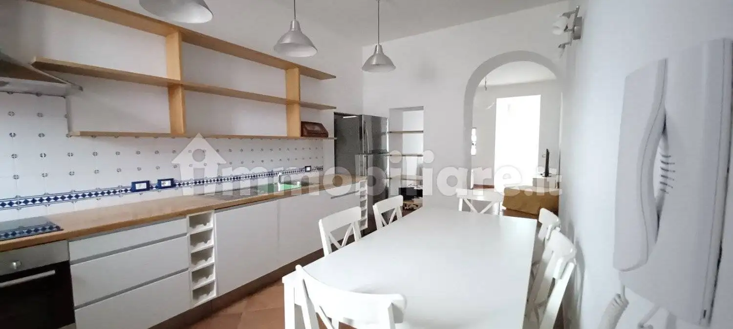 Bilocale piazza della Libertà, 21, Centro, Castel Gandolfo - foto 2