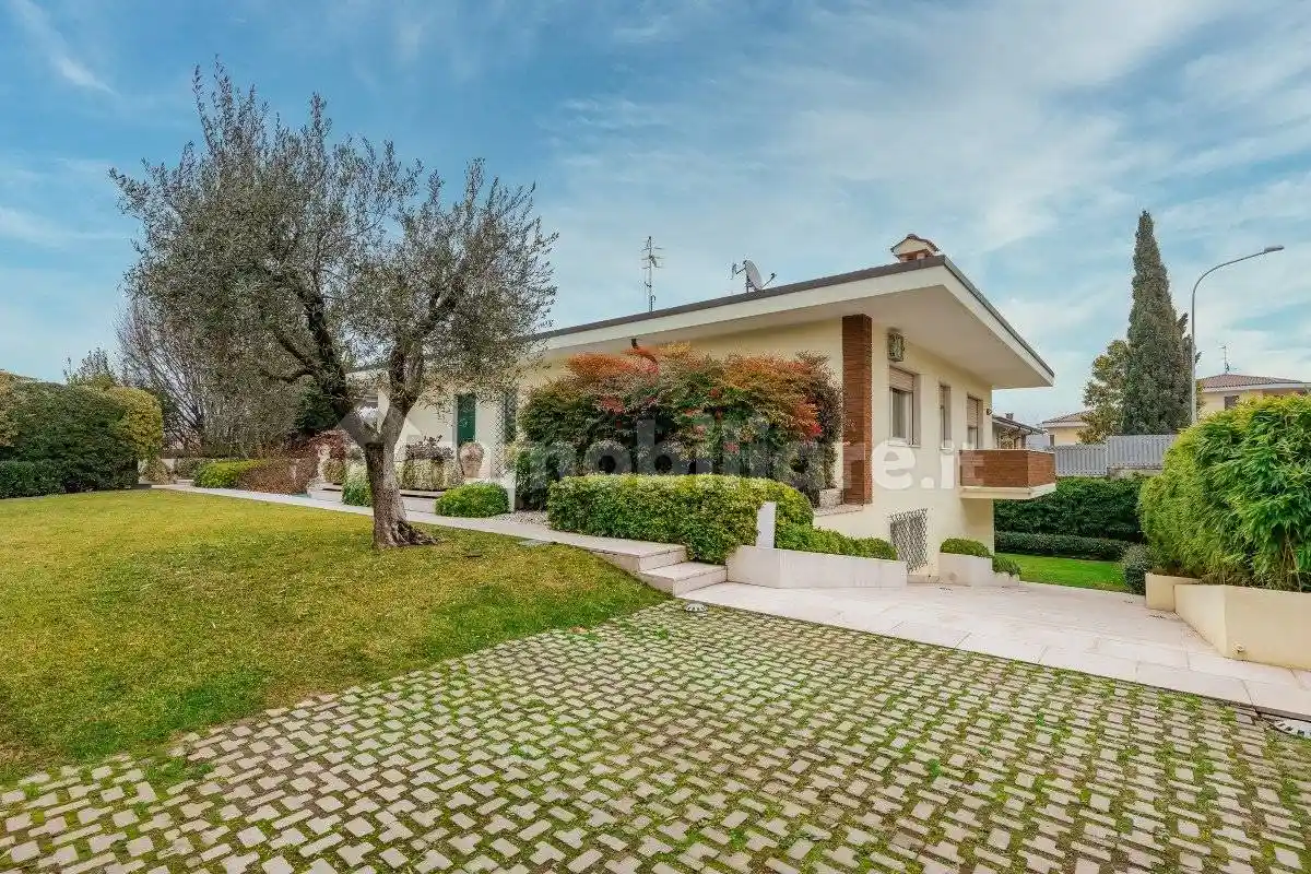 Villa in vendita a Sona