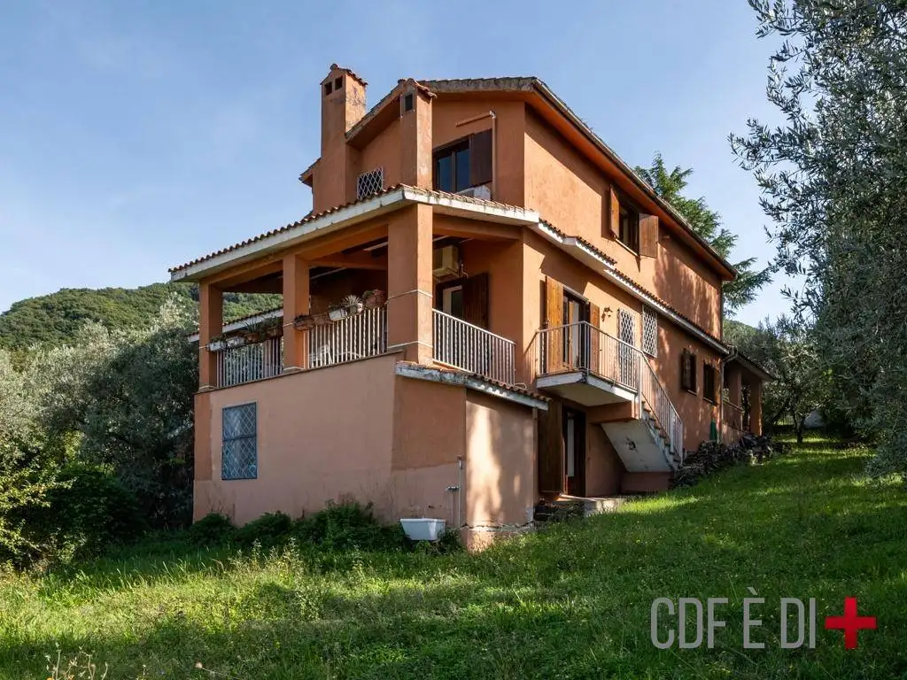 Villa in vendita a Scandriglia