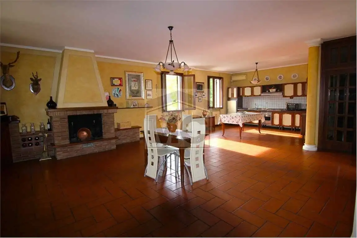 Villa in vendita a Viano