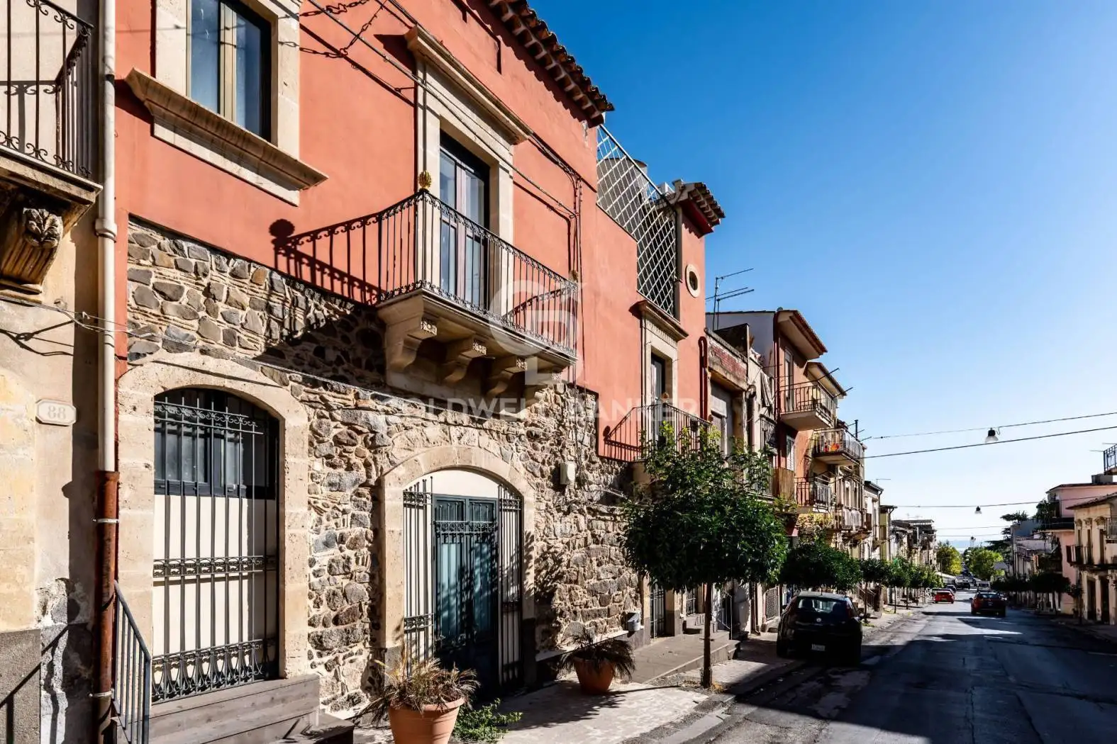 Palazzo - Edificio in vendita a Militello in Val di Catania