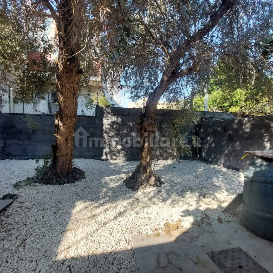 Casa indipendente in affitto a Catania