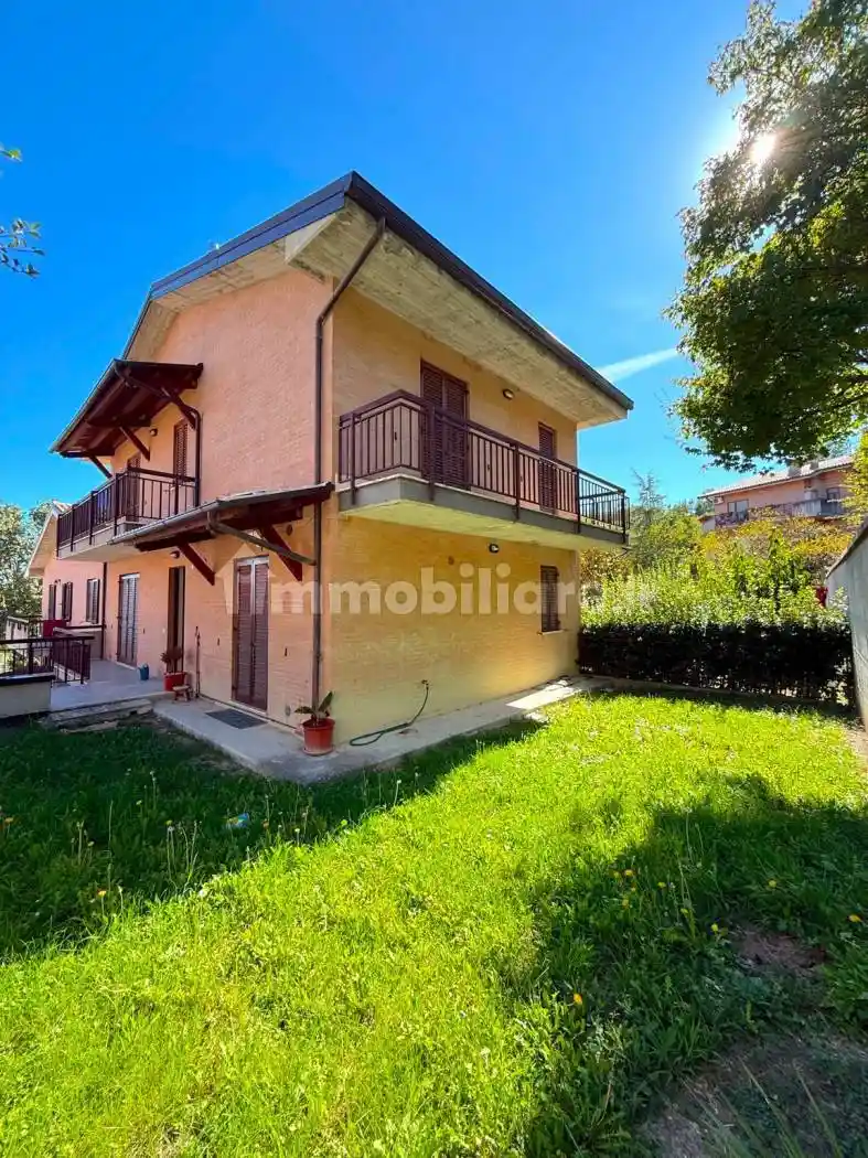 Villetta a schiera in vendita a Sarnano