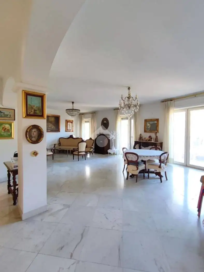 Appartamento in vendita a Napoli