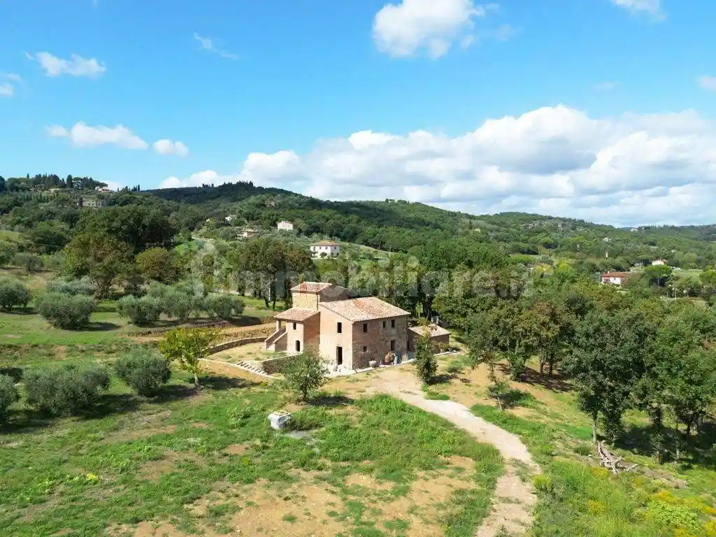 Rustico - Casale in vendita a Lucignano