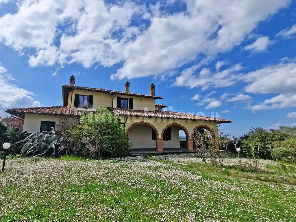 Villa in vendita a Foiano della Chiana