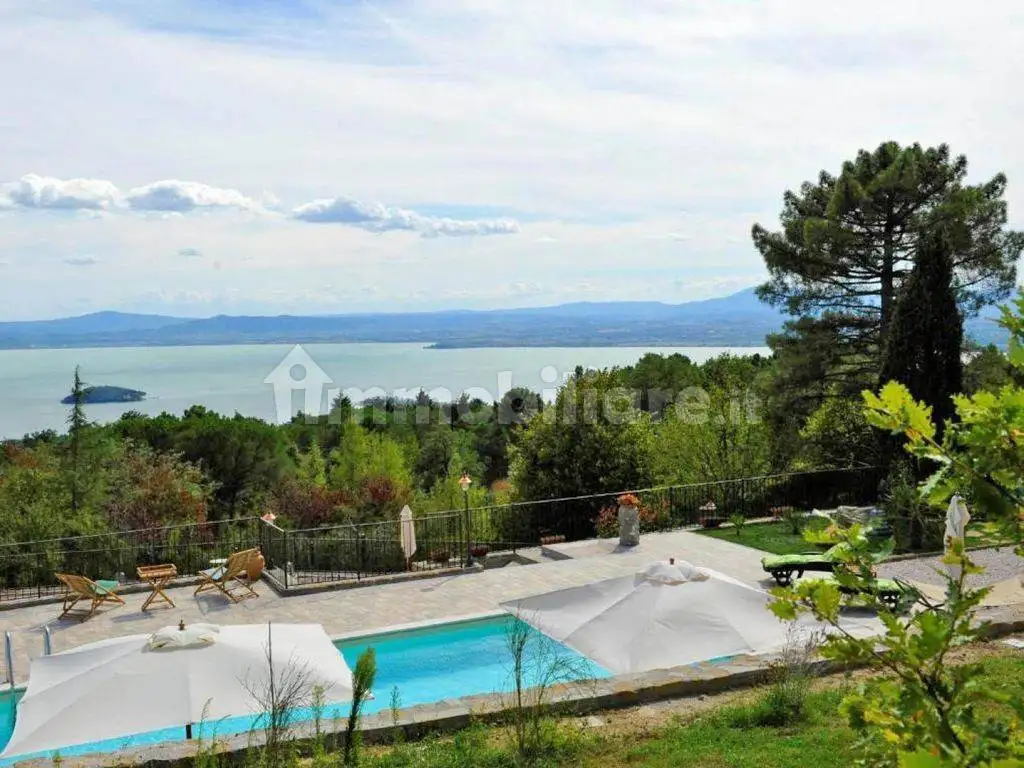 Villa in vendita a Tuoro sul Trasimeno