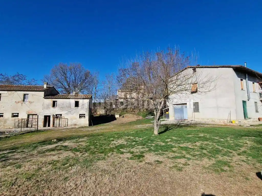 Rustico - Casale in vendita a Lucignano