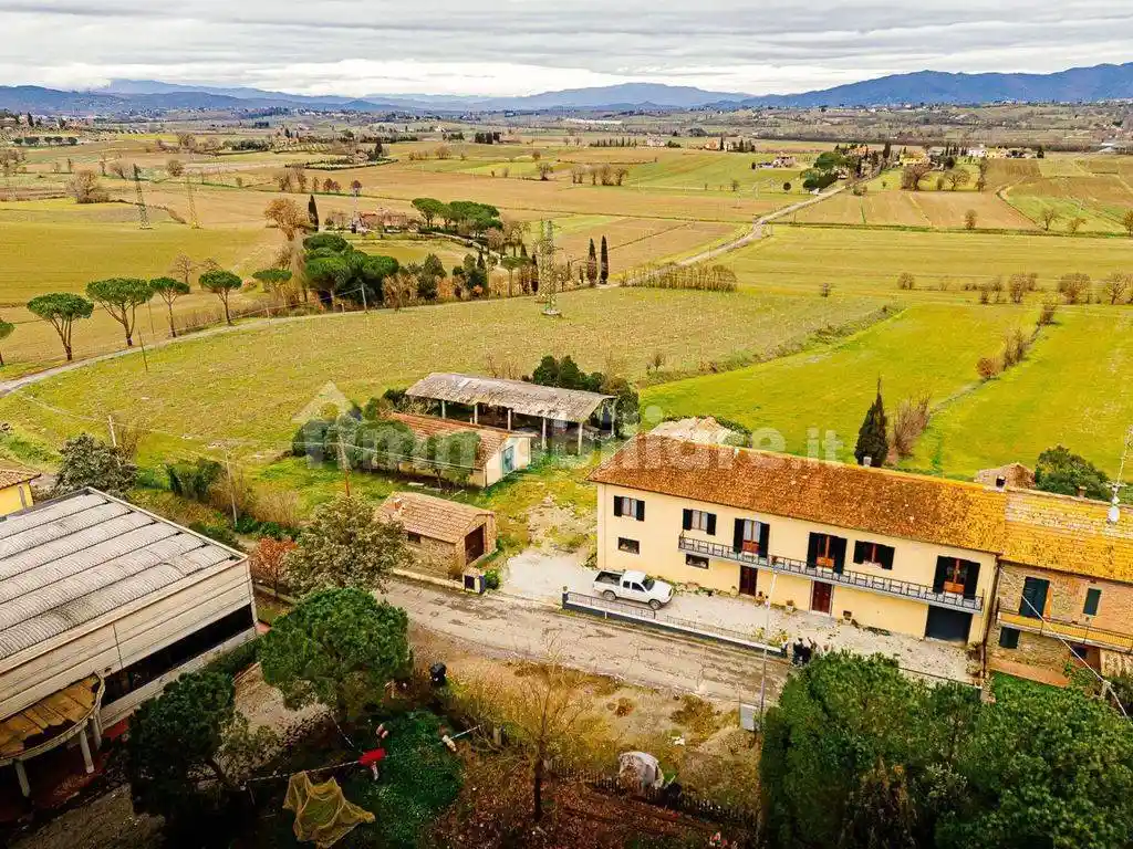 Rustico - Casale in vendita a Lucignano