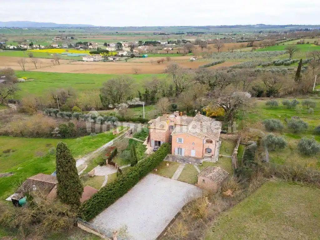 Rustico - Casale in vendita a Foiano della Chiana