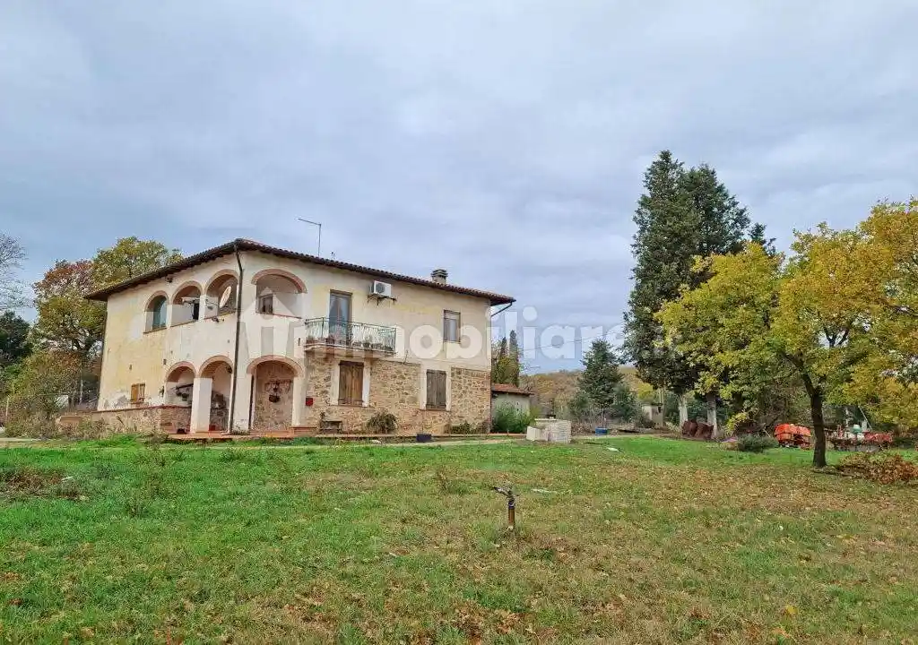 Rustico - Casale in vendita a Lucignano