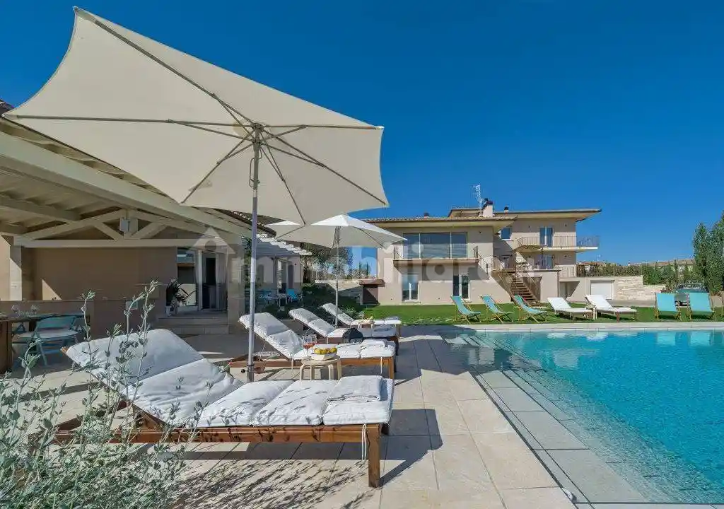 Villa in vendita a Foiano della Chiana