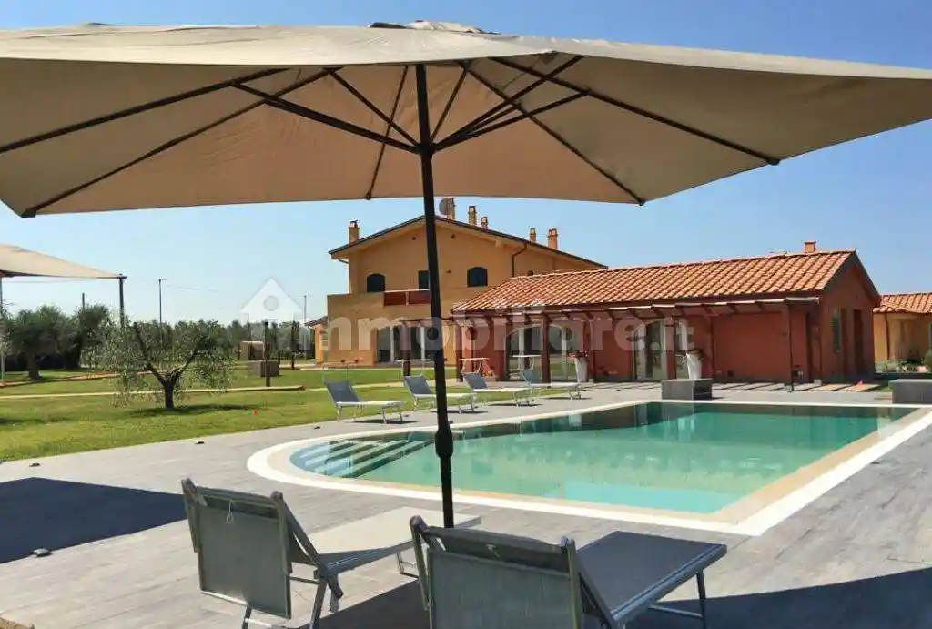 Palazzo - Edificio in vendita a Castagneto Carducci