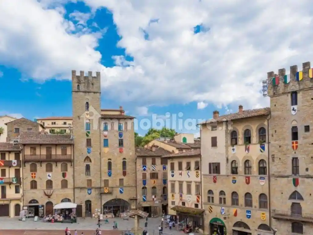 Palazzo - Edificio in vendita a Arezzo