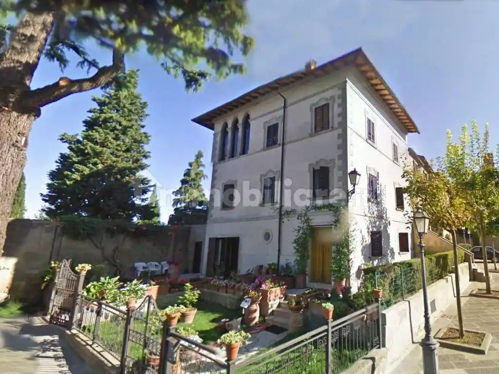 Villa in vendita a Lucignano